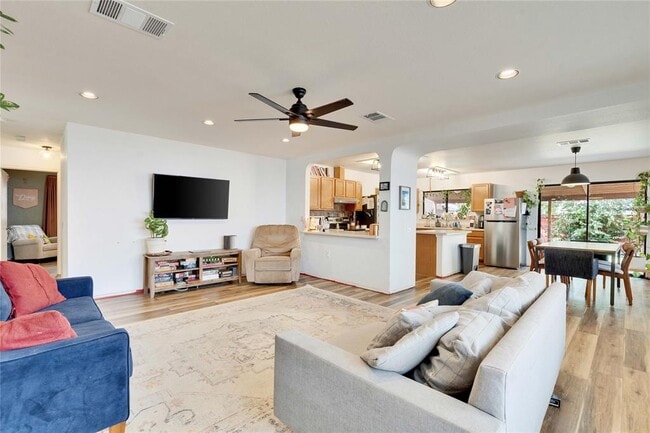 Building Photo - 6612 Piedras Blanco Dr