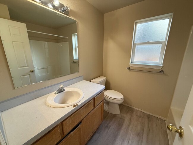 Building Photo - 3 Bed/2 Bath Single Level Home with Fenced Backyard