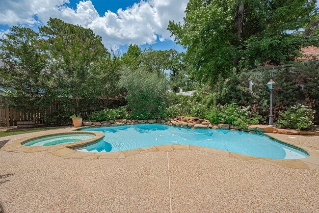 Building Photo - 3 Sandpebble Dr