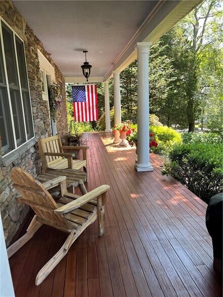 Building Photo - 93 Kickemuit Ave