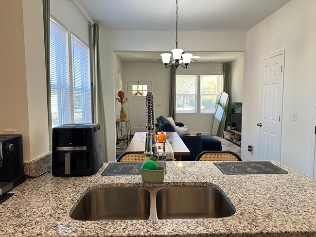 Building Photo - 152 Gregg St