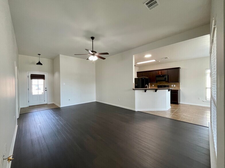 Building Photo - 15452 Oakstone Dr