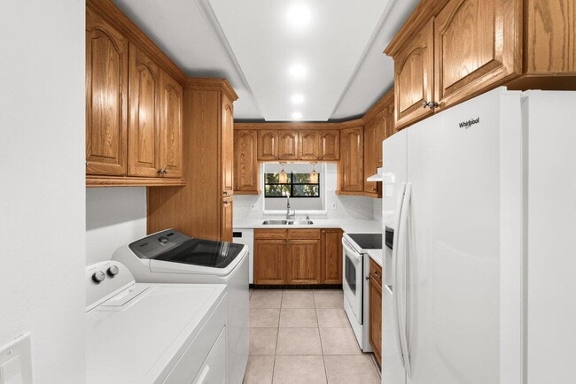 Building Photo - 3014 SW 21st Terrace