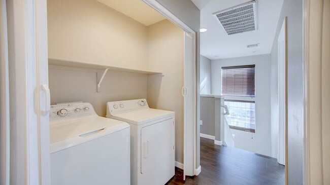 Building Photo - Charming 3-Bedroom Two-Story Home with Balcony & Modern Touches!