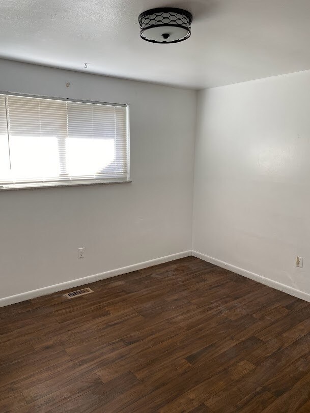Building Photo - 5460-5462 Bromwick Dr