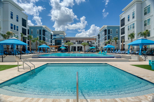 Ciel Luxury Apartments | Jacksonville, FL | Resort Style Salt Water Pool & Spa - Ciel Luxury Apartments