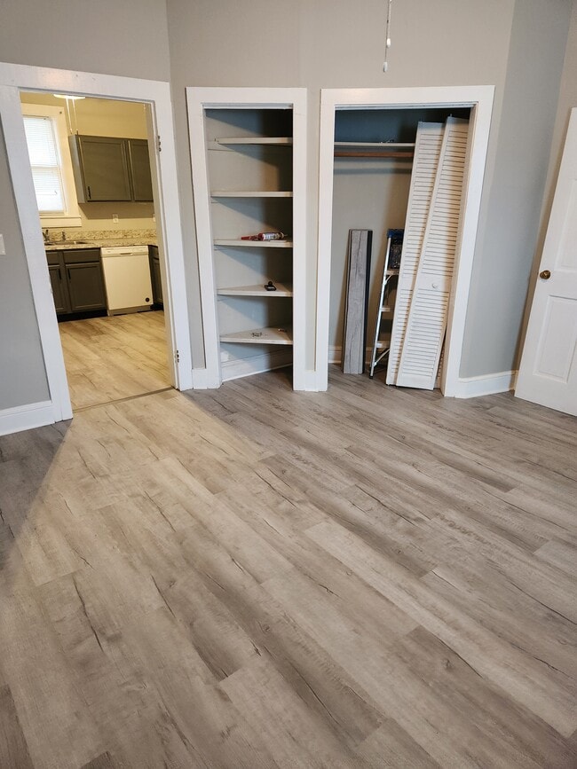 Building Photo - 1214 St James St