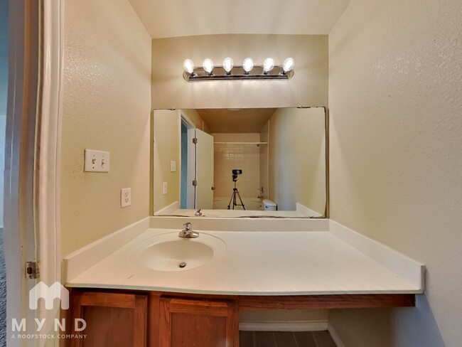 Building Photo - 2707 Cedar Sound