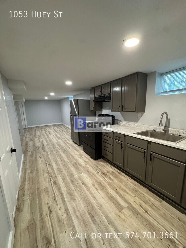 Building Photo - 1053 Huey St