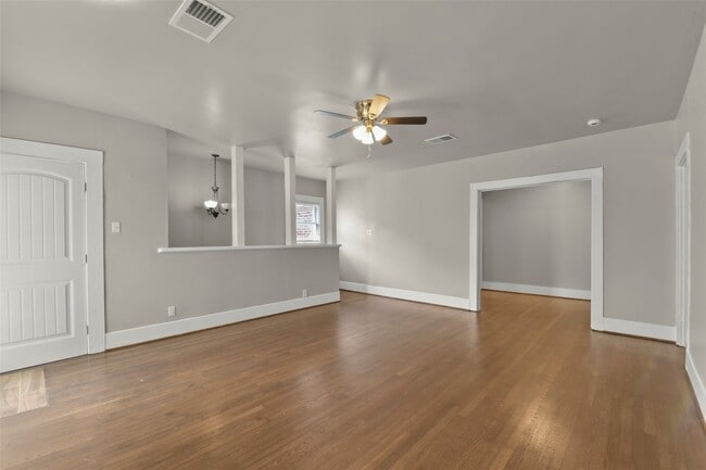 Building Photo - 420 W Clay St