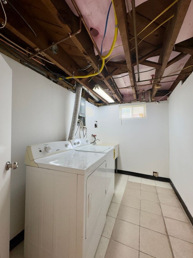 Building Photo - 1108 Elm Ridge Ave