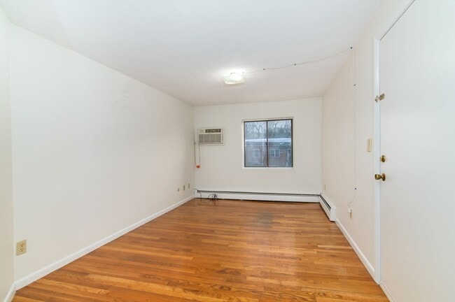 Building Photo - 72 Martensen St