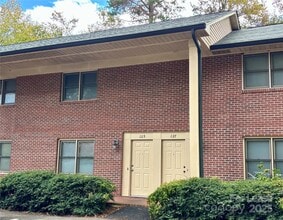 Building Photo - 135 Hillcrest Dr