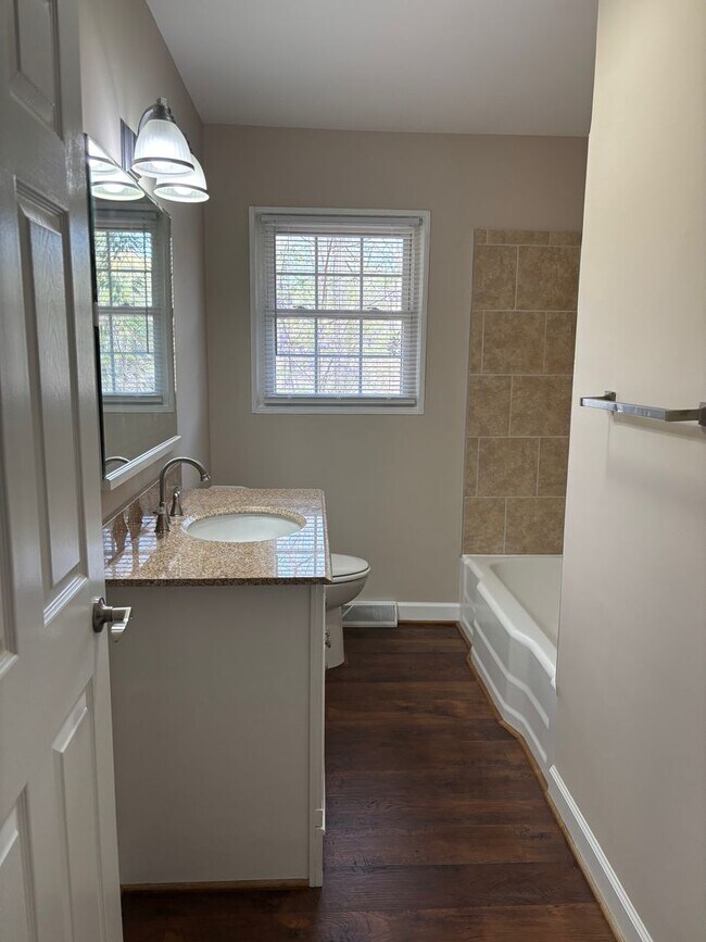 Building Photo - 3 BED, 2 BATH BRICK HOME IN ASHEBORO!