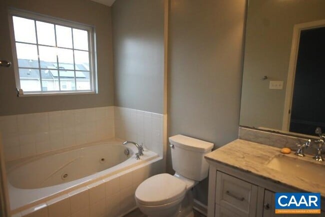 Building Photo - 2452 Abington Dr