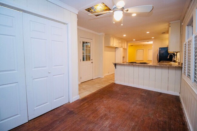 Building Photo - 3 Bedroom, 2 Bathroom in the Forest Acres Area - Available July 2026!