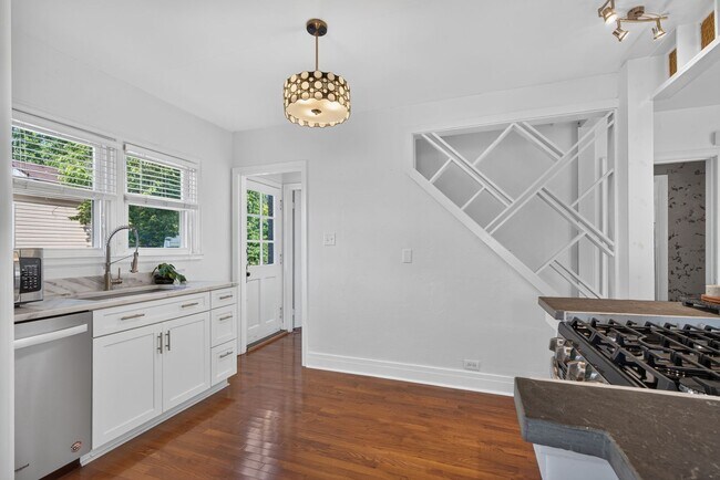 Building Photo - 721 Headley Ave