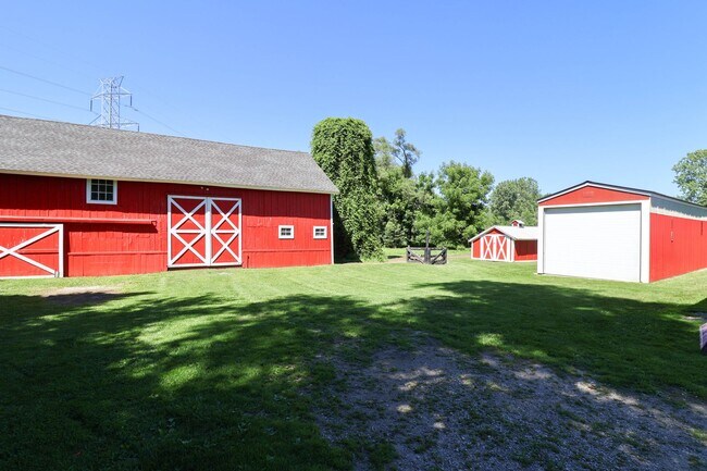 Building Photo - Lenox Township home on 7 acres