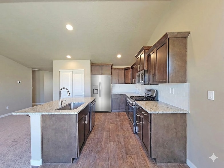 Kitchen - 1096 N Ryde Ave