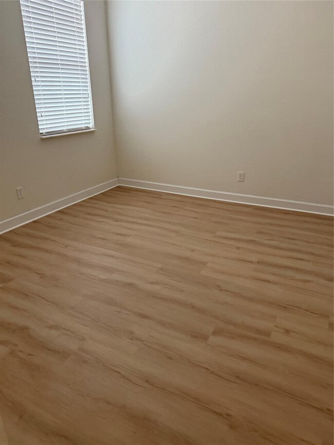 Building Photo - 4386 Buena Tara Dr