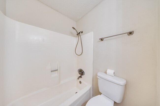 Building Photo - 2391 Crescent Park Dr