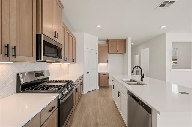 Building Photo - 9617 Dahlia Blvd