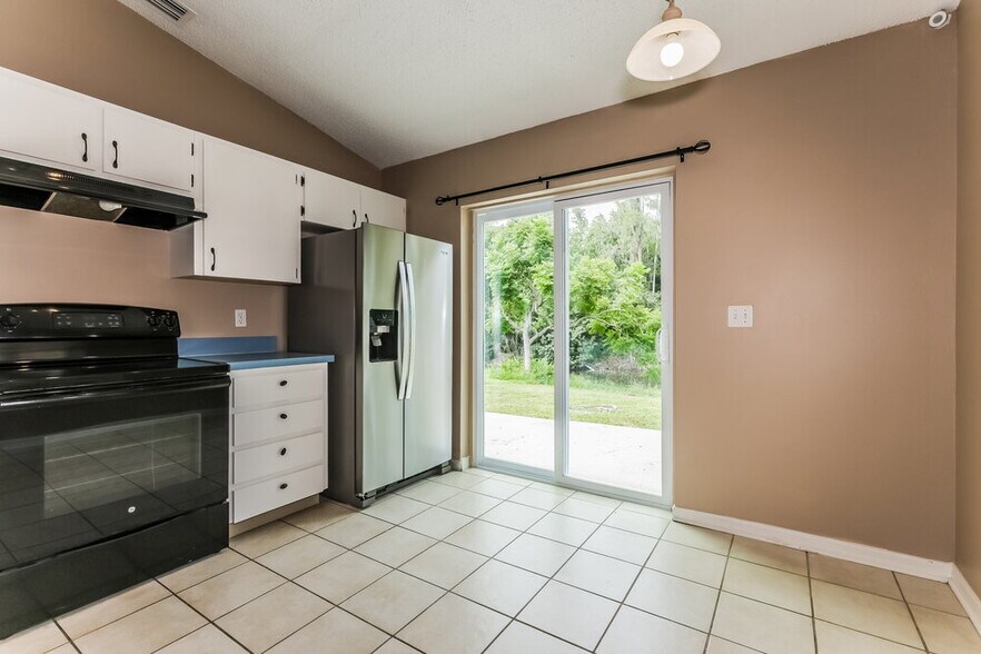 Building Photo - 23033 Clearwater Pl