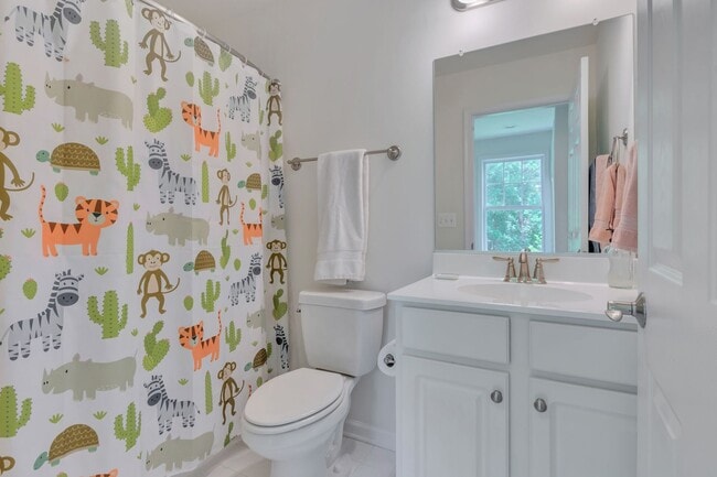 Building Photo - 151 Longwood Dr