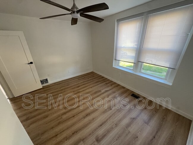 Building Photo - 6740 Robbins Ave