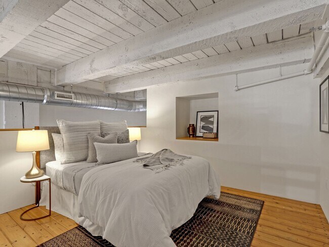 Building Photo - Historic Chown Pella Building - east facing Pearl District loft w/parking/rooftop deck