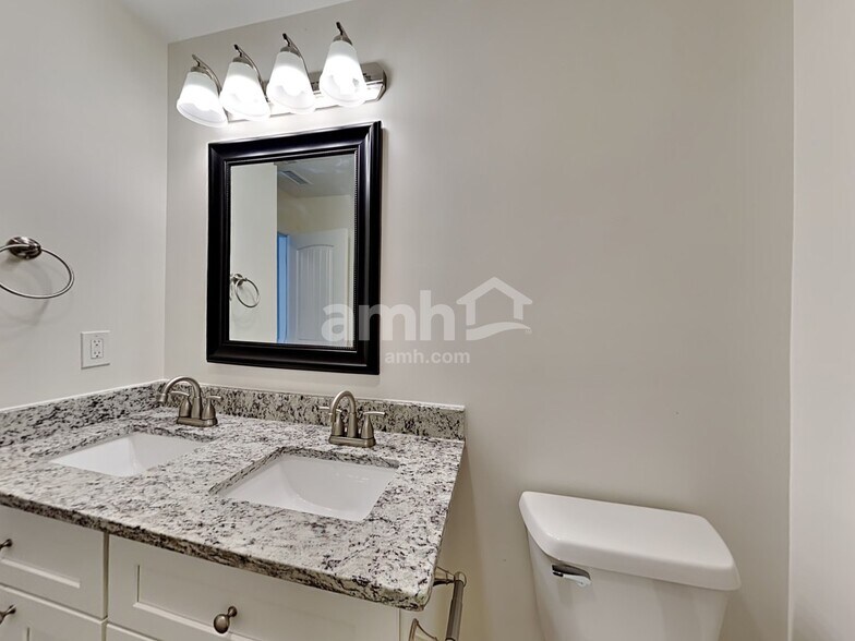 Building Photo - 212 E Quailwood Dr