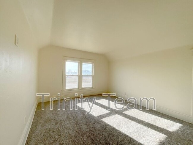 Building Photo - 6028 County Rd 3 1/4