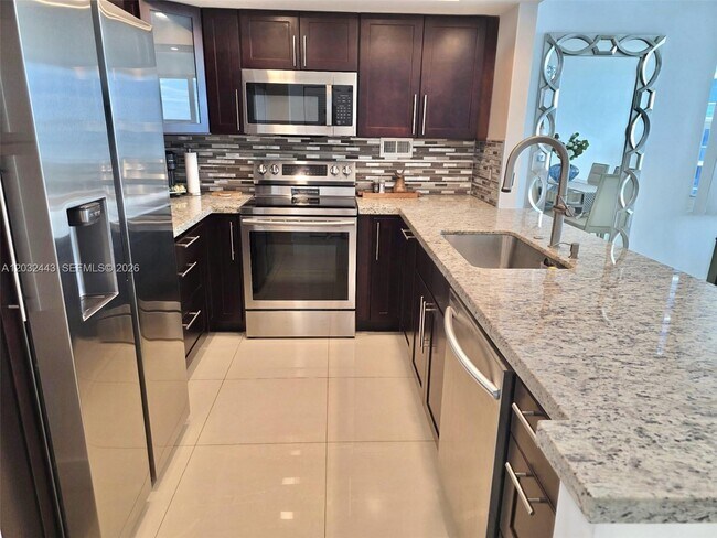 Building Photo - 3505 S Ocean Dr