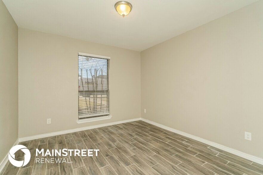 Building Photo - 1615 St James Dr
