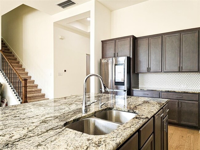 Building Photo - 813 Sunny Ridge Dr