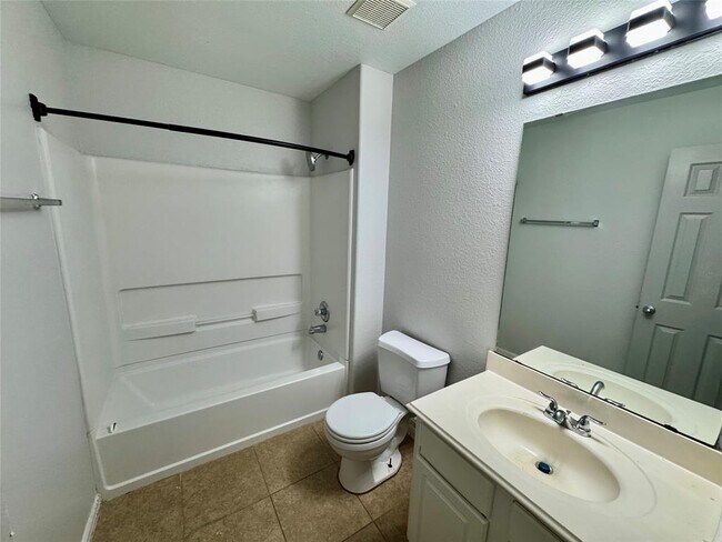 Building Photo - 21355 Claretfield Ct