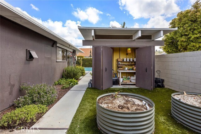 Building Photo - 1291 N Linda Vista St