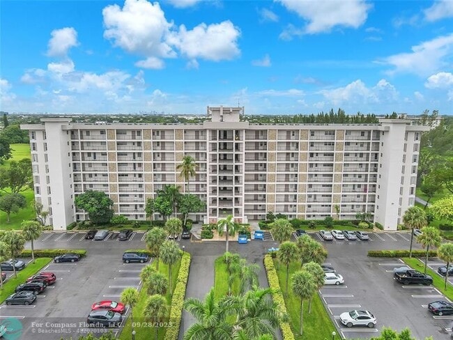 Primary Photo - 3150 N Palm Aire Dr
