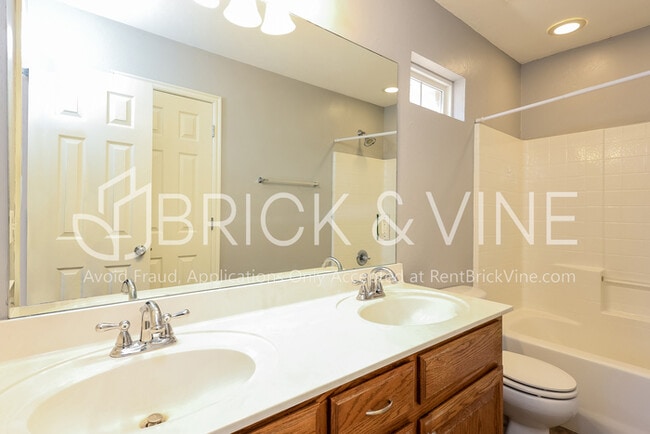 Building Photo - 4924 Sunny Ct