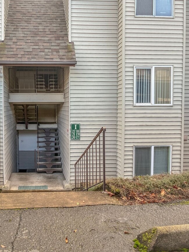 Building Photo - ONE MONTH FREE- Gresham 1 Bedroom Condo Available for Move In ! Call today
