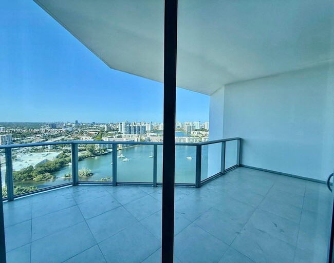 Building Photo - 17301 Biscayne Blvd