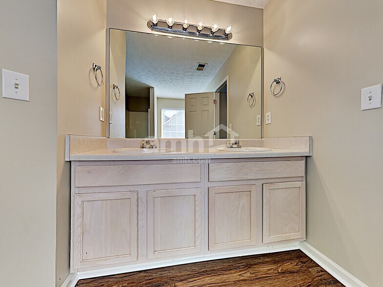 Building Photo - 201 Toulouse St