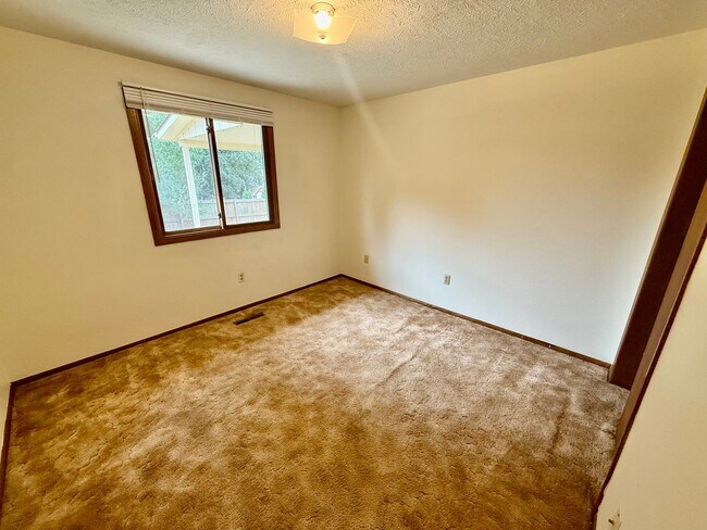 Building Photo - 4808 N Franklin Ave