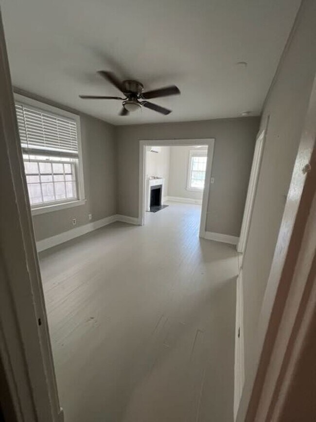 Building Photo - 2 bedroom Carytown Cottage