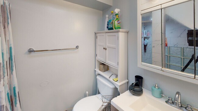 Building Photo - Modern Cleveland Circle three bed duplex c...
