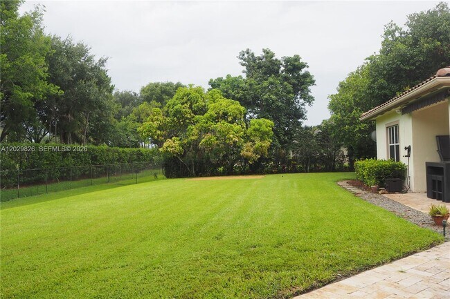 Building Photo - 2750 Jockey Cir