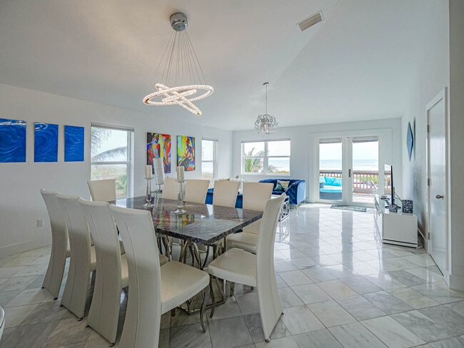 Building Photo - 12936 Jimmy Buffett Mem Hwy