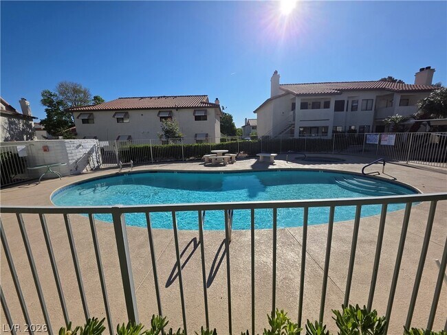 Building Photo - 2724 Otter Creek Ct