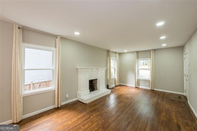 Building Photo - 1565 Overland Terrace SE