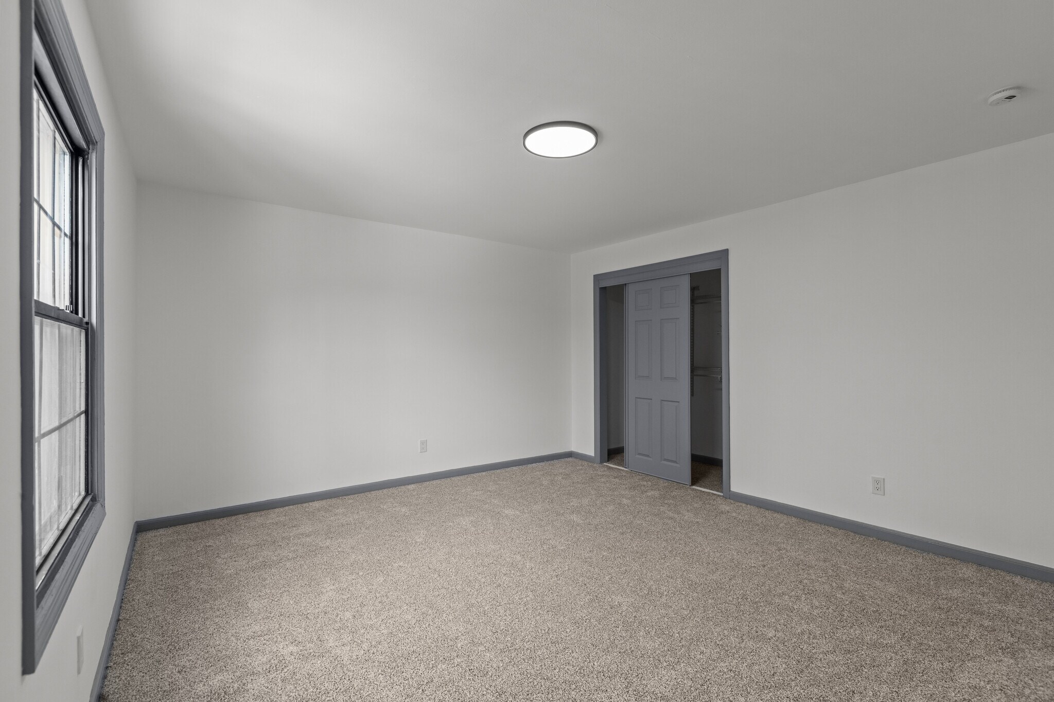 Building Photo - 546 Carriage Cir